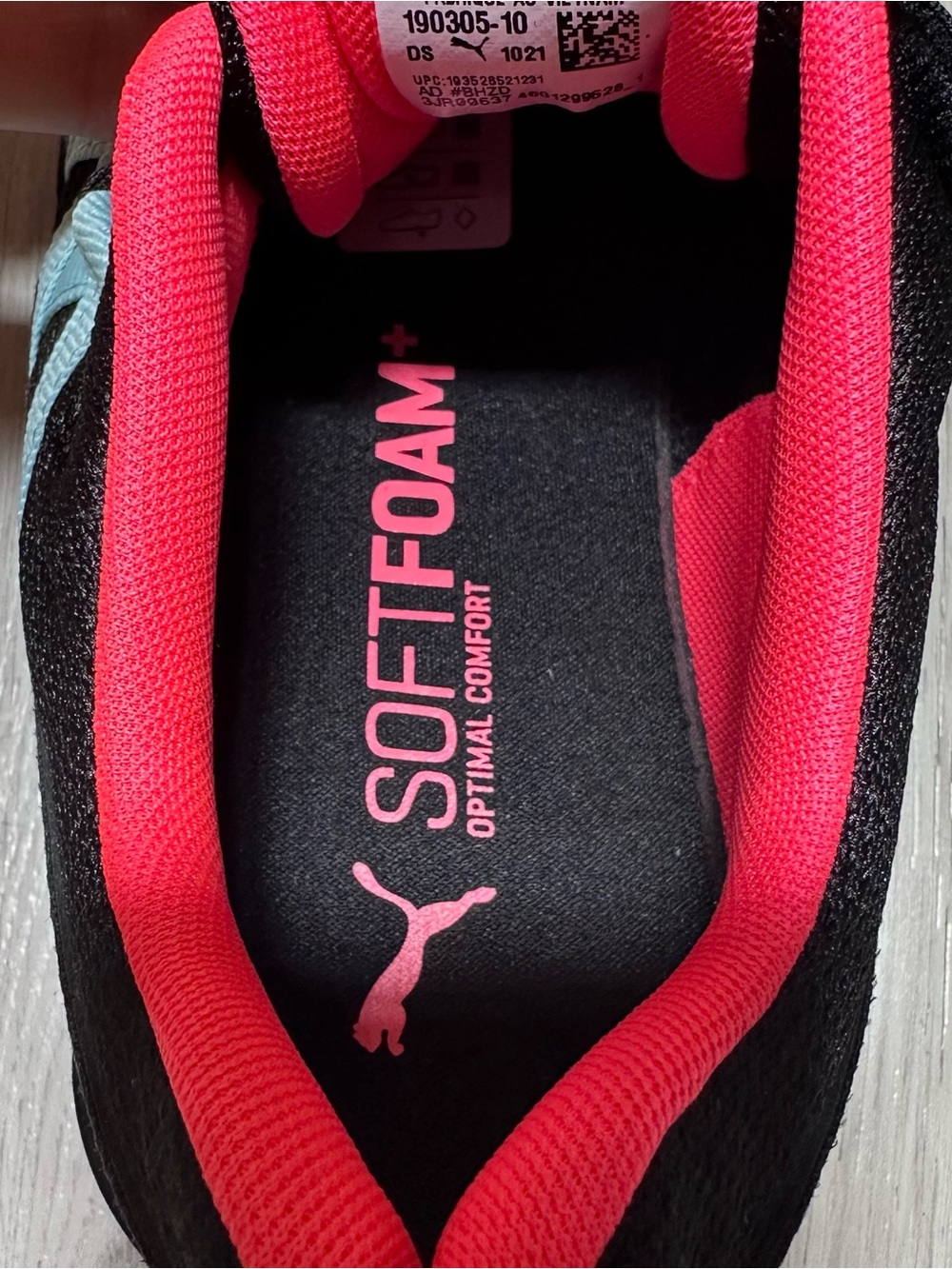 Puma Like NEW Size 8.5 Lightweight athletic gym Sneakers pink black and blue - Picture 5 of 5